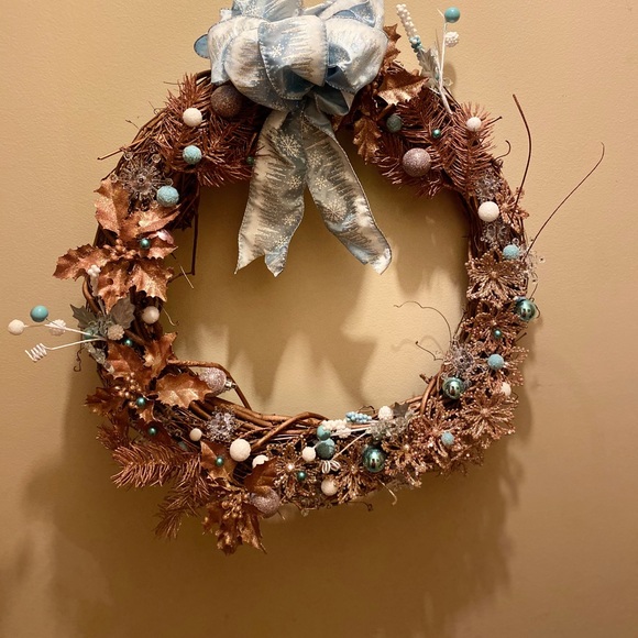 Rosegold Grapevine Christmas Wreath - Picture 2 of 3